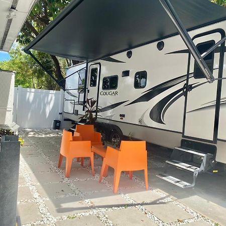 Luxury Riverside Rv Hotel Dania Beach Exterior foto