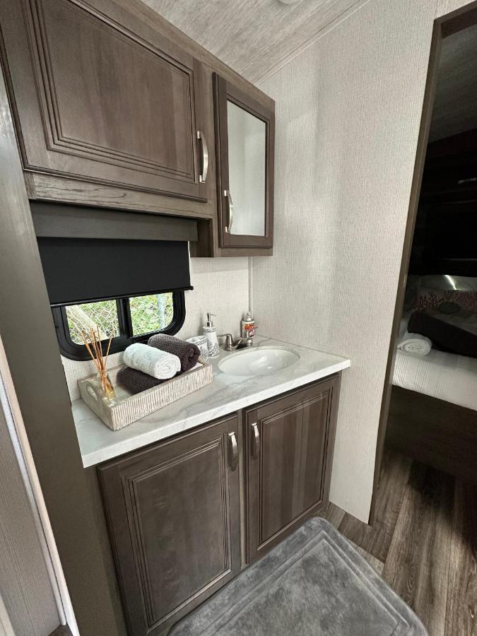 Luxury Riverside Rv Hotel Dania Beach Exterior foto